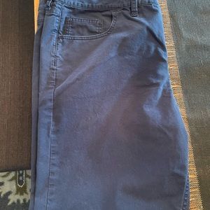 Vineyard Vines mens 5 pocket navy blue pant! Size 38x32.